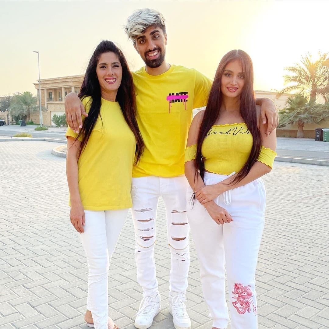 Mo Vlogs with his mother and sister