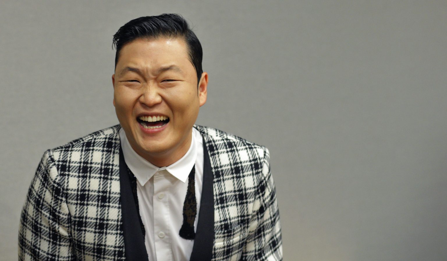 PSY (Singer) Wiki, Age, Family, Wife, Children's, Net Worth & More