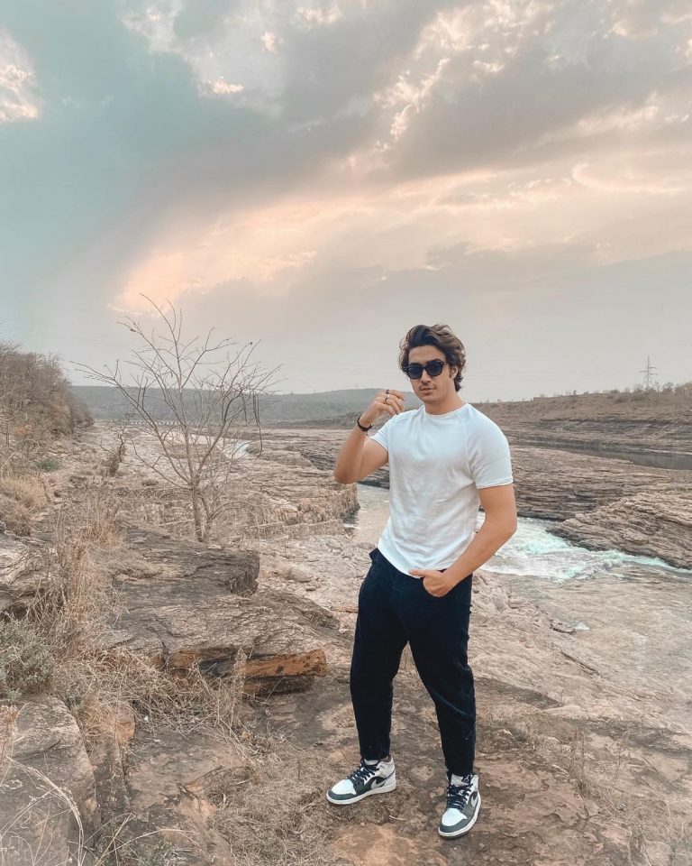 Tanzeel Khan Wiki, Age, Bio, Girlfriends, Net Worth & More