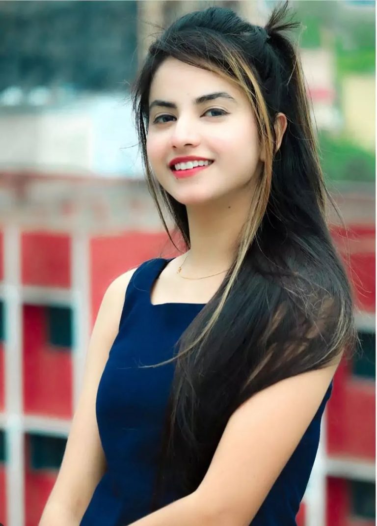 Priyanka Mongia Wiki, Age, Boyfriends, Net Worth & More