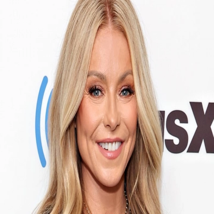Kelly Ripa Height, Age, Net Worth, Daughter, Husband, Family, Career, and More